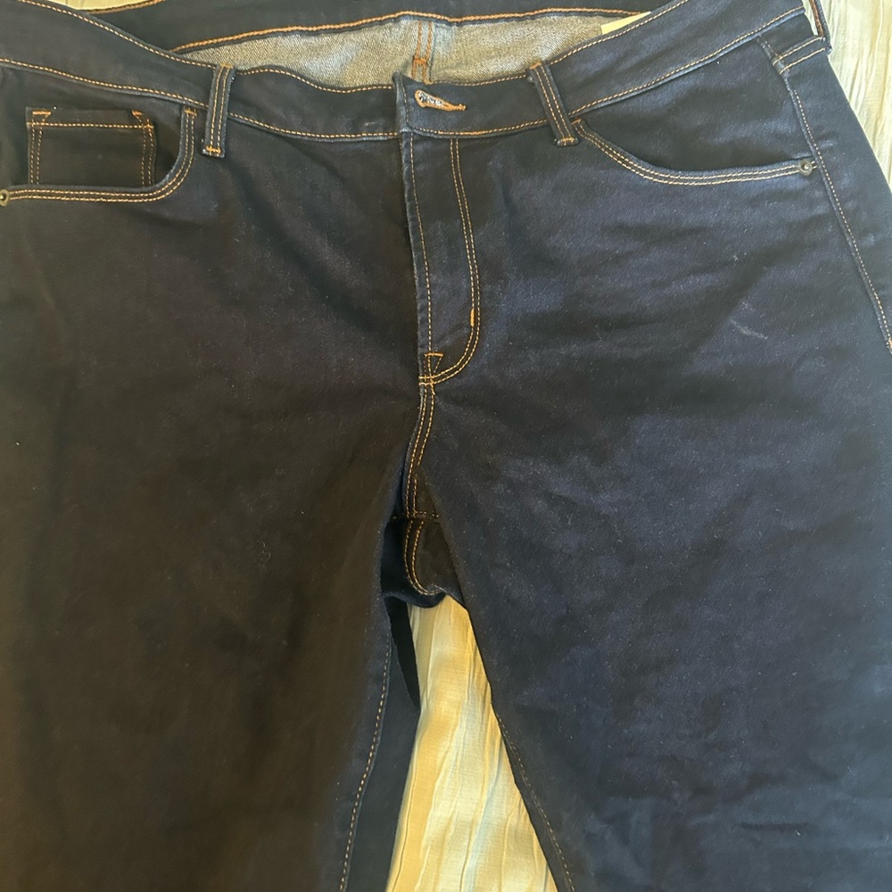 Size 16 Old Navy Mid-rise Power Slim-Straight leg-Gently used.